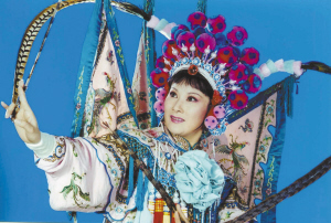 越剧名角儿吴凤花、陈飞将演出《穆桂英挂帅》