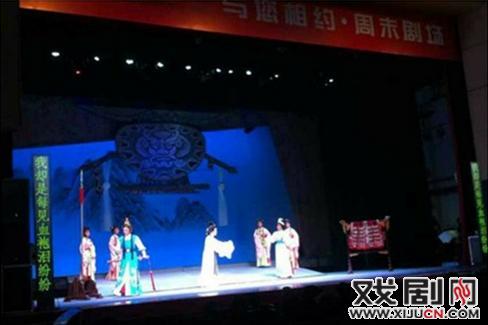 余杭小百花组织观看越剧《大义夫人》