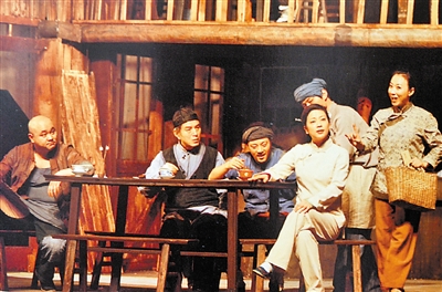 隆学义《河街茶馆》剧照。