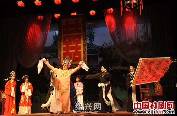 江南越剧团的义演 观众的反响一天赛过一天