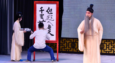 &ldquo;小京继人&rdquo;2018年国粹艺术传承主题活动颁奖仪式举行，傅希如接聘书