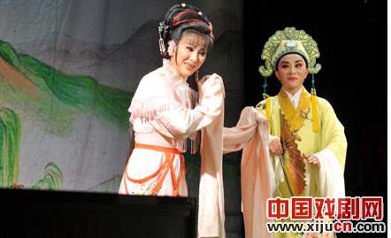 中国戏曲梅花奖的7朵梅花在法囯主演越剧明星版《梁山伯与祝英台》