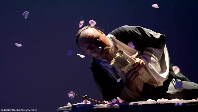 北京曲剧《黄叶红楼》