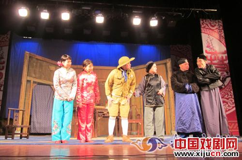 新版川剧《抓壮丁》上演