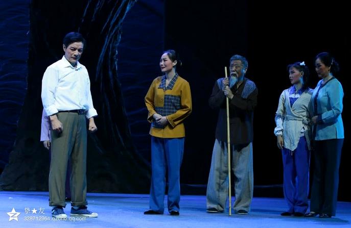 河南省直机关党员干部观看豫剧《村官李天成》