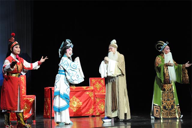 &ldquo;老程婴&rdquo;的世界脚步