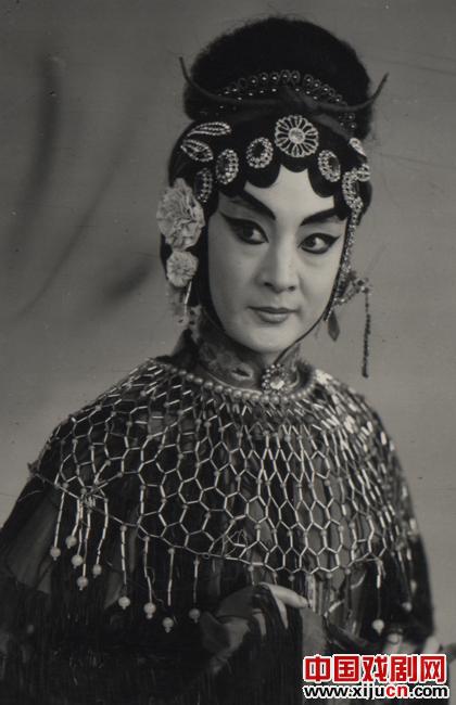 曲延华《望江亭》饰演谭记儿