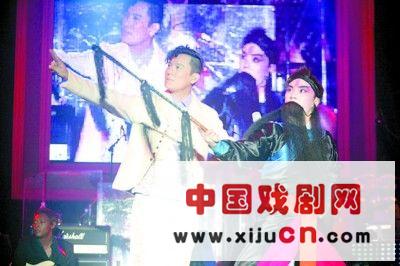 张信哲表示，京剧这一国粹是他的最爱（图）