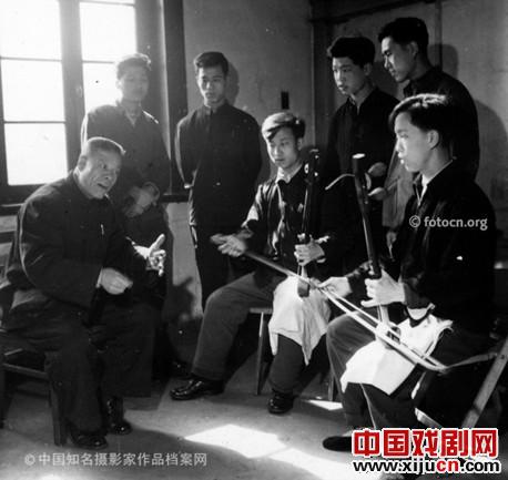 评二胡是由郭少田创制并引入评剧舞台的