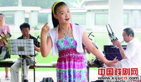 十四岁女孩曹靖翊痴迷京剧