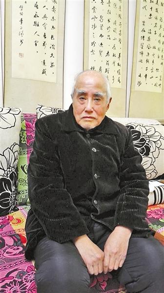 退休医生爱上写川剧