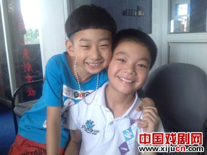 淮南市少儿图书馆小百灵京剧学校的李幕涵、张天骁在央视少儿京剧大赛中双双夺魁