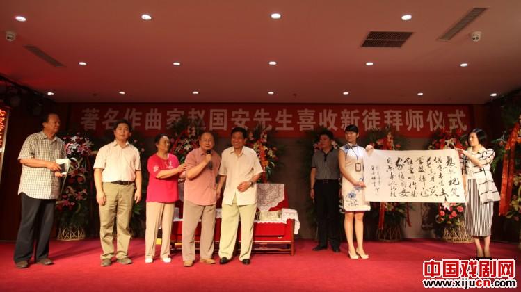 板胡奇才轩建新拜在作曲家赵国安门下