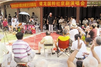 健龙国粹社28名演职员京剧义演持续4个小时