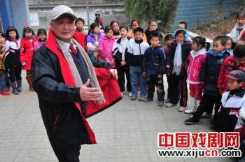 杨厚德走进校园&ldquo;说戏&rdquo;