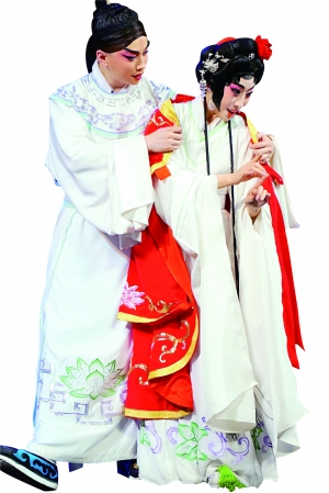 李卓群打造小剧场京剧“人鬼恋”三部曲