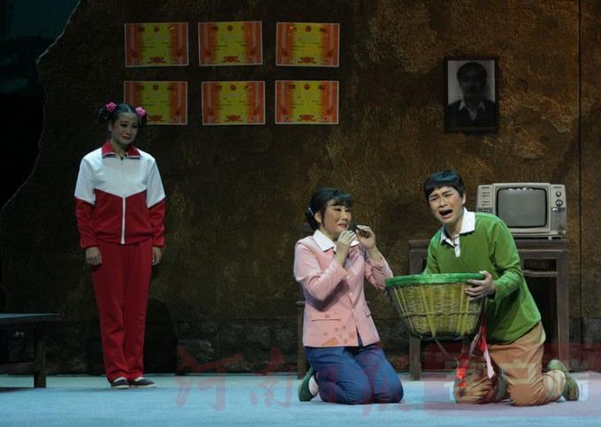 豫剧《挑山女人》首演