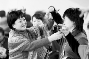 刘淑琴退休后创办评剧社，同票友弘扬评剧艺术