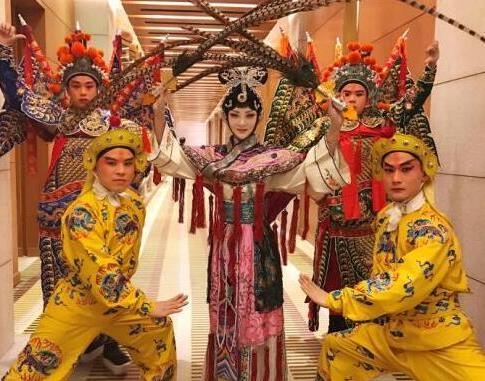 新京剧创始人储兰兰携&ldquo;兰新剧团&rdquo;为中外贵宾献艺