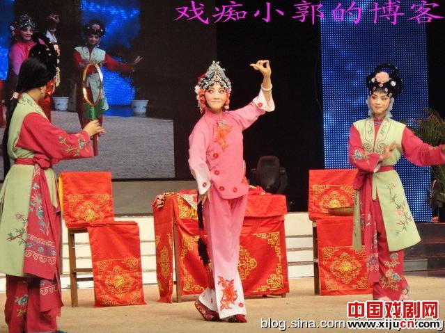 豫剧《抬花轿·梳妆》权一品饰演周凤莲