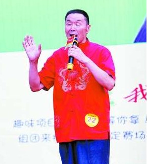 退休医生后悔没当豫剧演员