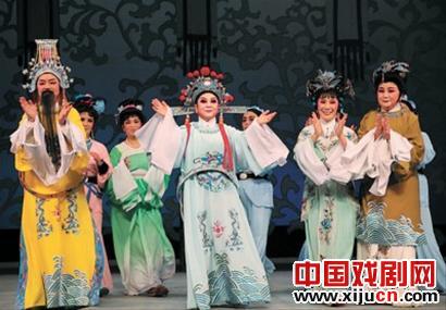 浦兴社区越剧团举行&ldquo;学习传承徐派艺术，越韵桃李情系剧坛&rdquo;演出