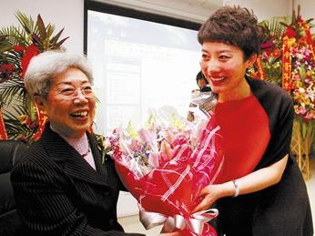 王梦云喜收天津京剧院青年演员林丽为徒