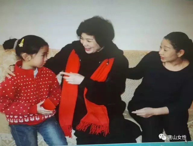 感恩回报母校 艺成不忘家乡&mdash;&mdash;记著名评剧艺术家罗慧琴捐助玉田实小20名春蕾女童