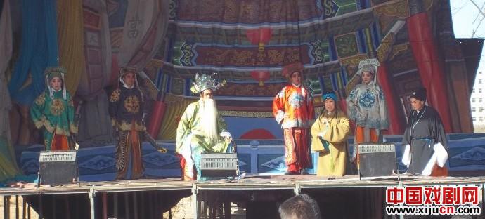 观看豫剧《地搪板》