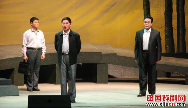 我院组织党员干部观看现代豫剧《天职》