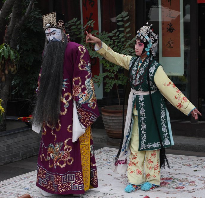 豫剧庭院版陈派《宇宙锋》装疯