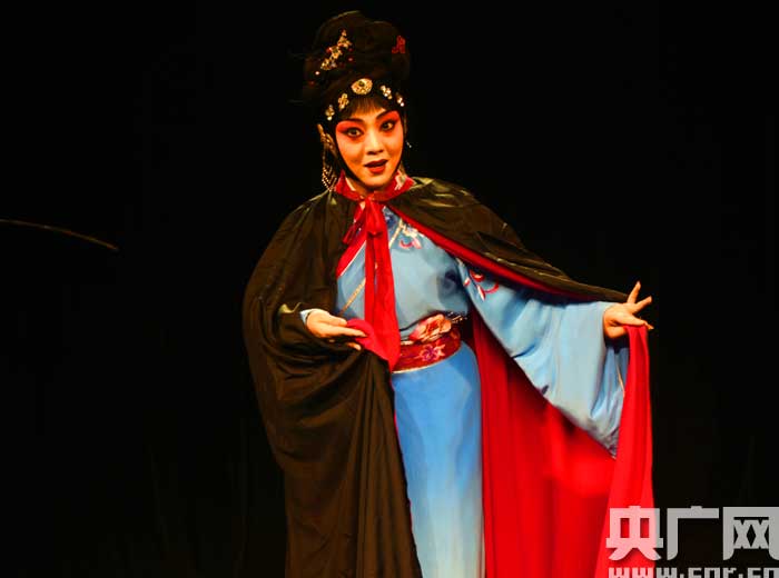 第四届戏曲展演京剧《马前泼水》精彩亮相