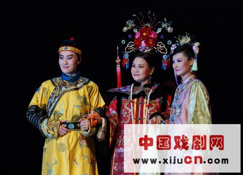 被誉为&ldquo;台湾豫剧皇后&rdquo;的台湾豫剧团团长王海玲接受采访