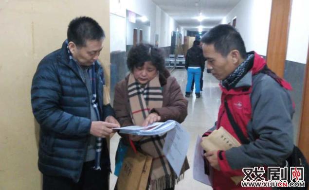 狂热的古城戏迷掀起了京剧周热潮