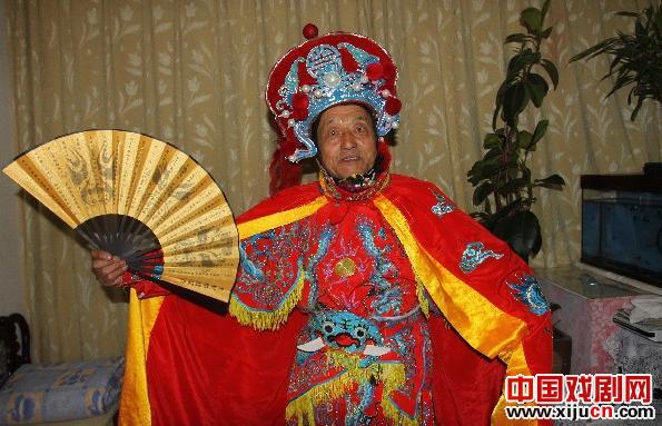 72岁的老人董树庆无师自通川剧变脸&ldquo;机关&rdquo;