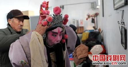 农民自筹豫剧团义演