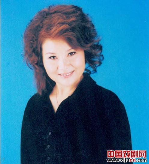 优秀青年曲剧表演艺术家李桂香