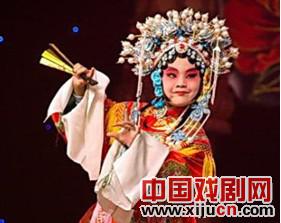 5岁小男旦巴特尔《贵妃醉酒》惊艳全场