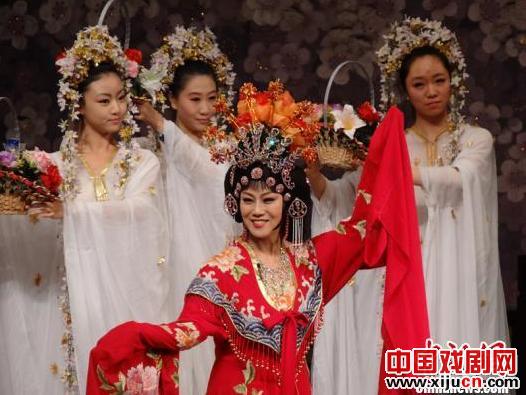 澳籍华人弘妃的30年京剧情