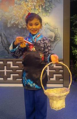 校园绽放评剧“小星”李嘉欣