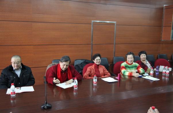 汇报演出结束后，剧院召开专题座谈会