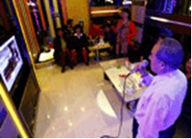 KTV里包房唱京剧