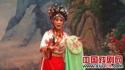 下千亩坪庙会演出晋剧《梨花情》