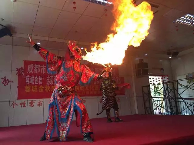 成都市川剧院蓉城金秋志愿小分队走进市第一福利院