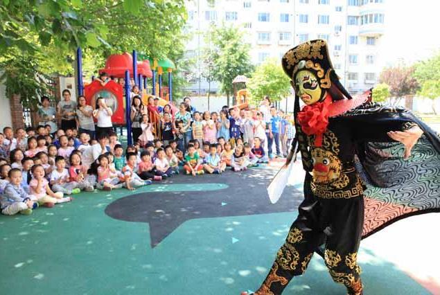 北京市丰台区第二幼儿园迎来&ldquo;川剧课&rdquo;