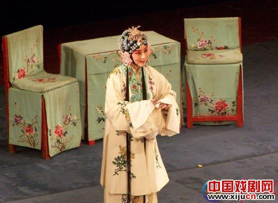 江苏京剧院演出传统京剧《凤还巢》