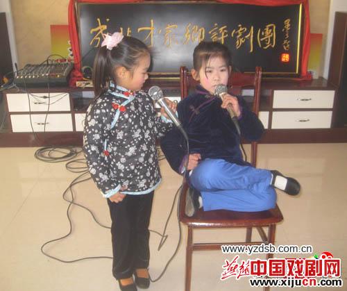 评剧小小&ldquo;姊妹花&rdquo;金子淇和金子欣