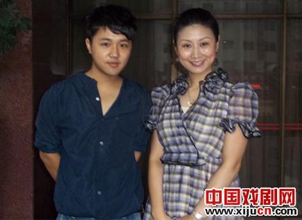 陈巧茹与作者合影留念