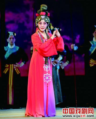 侯丹梅文武兼擅、唱念做打俱佳