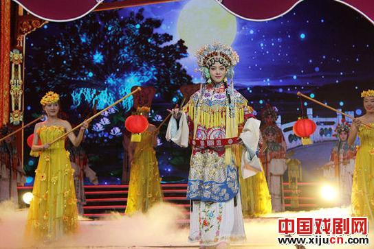 陈思思受央视中秋戏曲晚会邀请 跨界演绎京剧《贵妃醉酒》